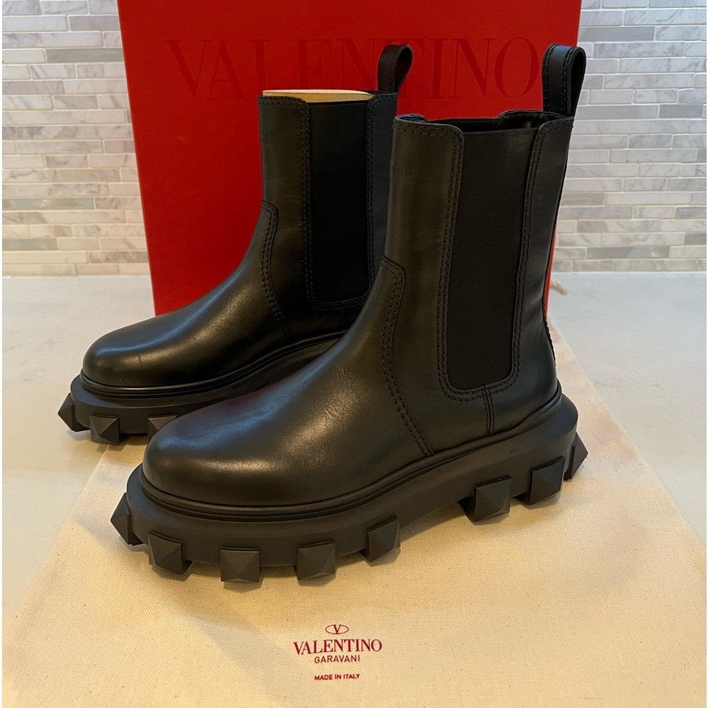 Valentino Garavani Trackstud combat boots size 39.5